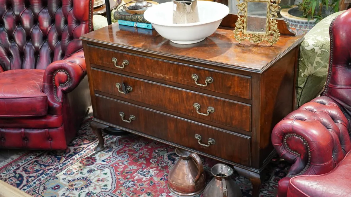 Victorian Mahogany Chest of Drawers - Image 1