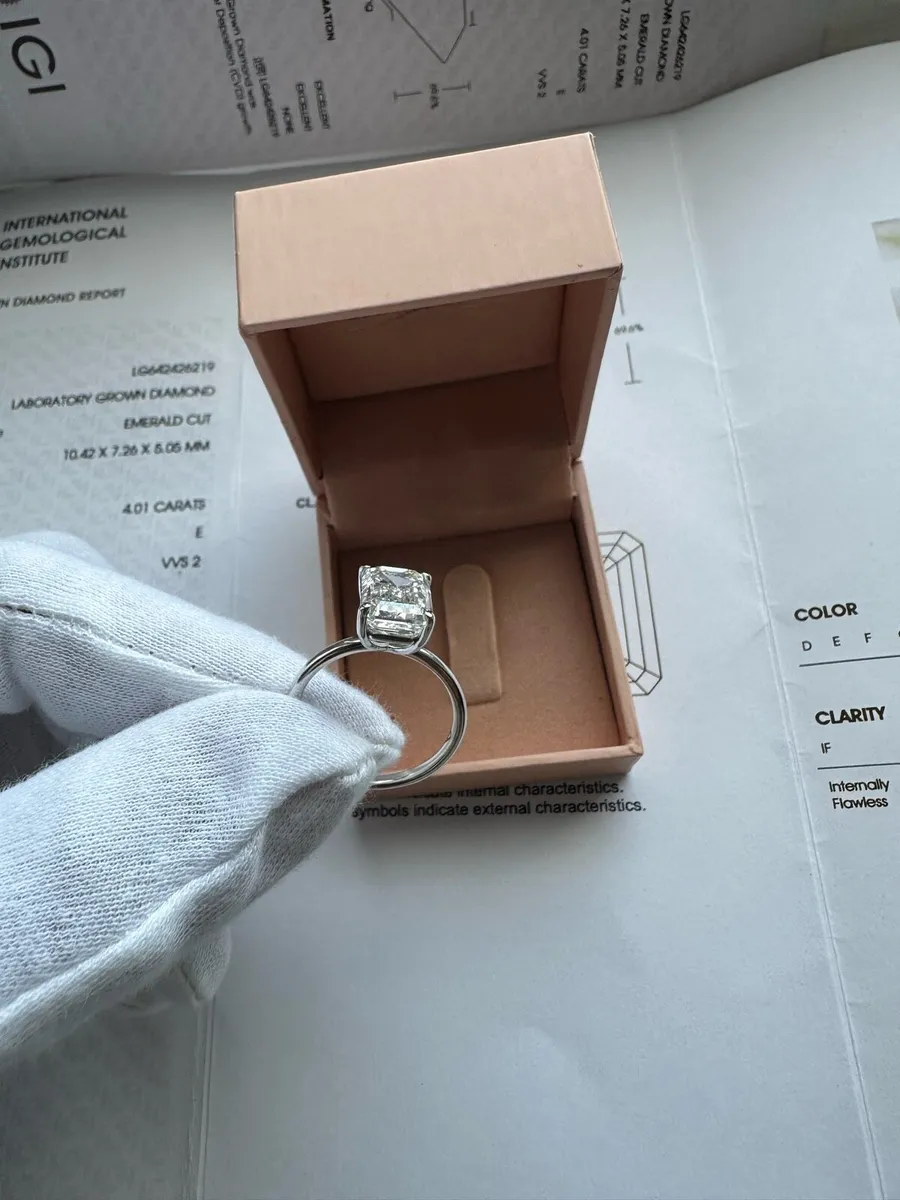 4 CARAT DIAMOND RING (Engagement) - Image 2