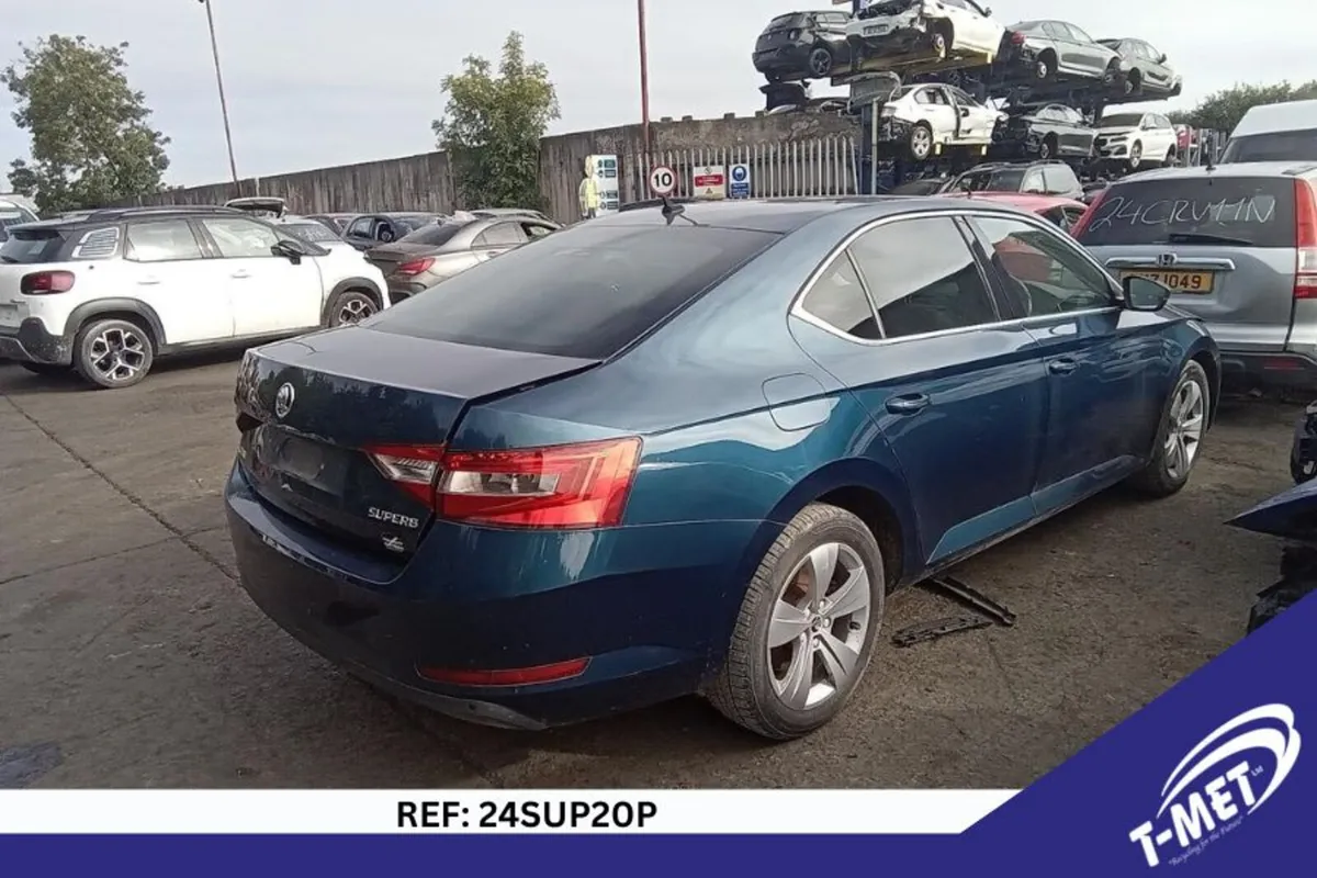 2015 SKODA SUPERB BREAKING FOR PARTS - Image 4