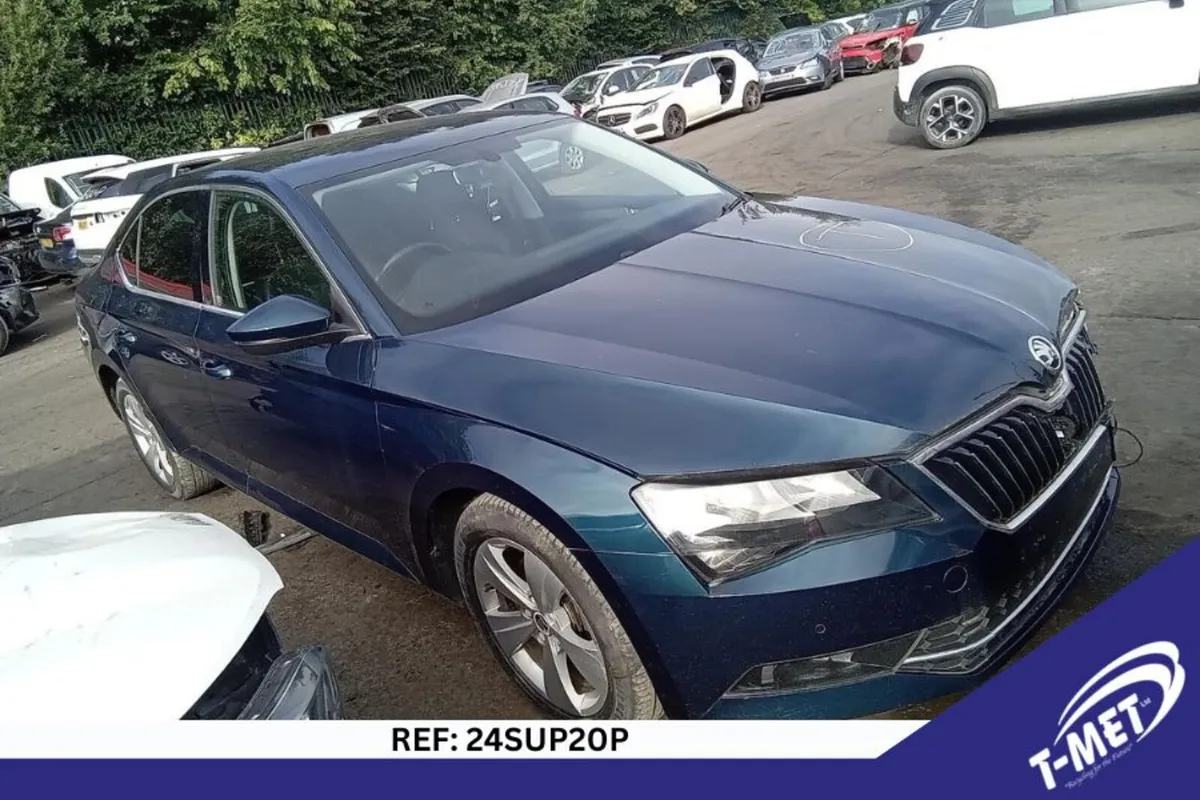 2015 SKODA SUPERB BREAKING FOR PARTS - Image 1