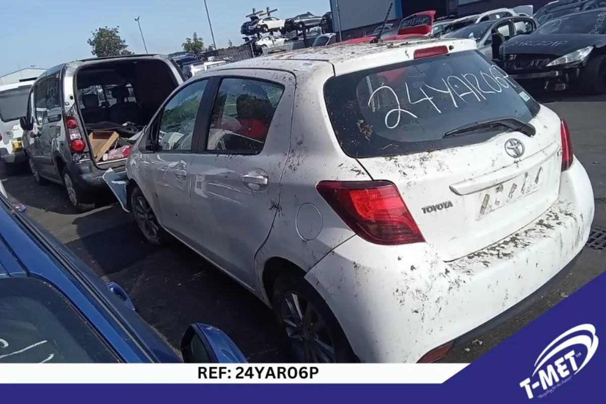 2015 TOYOTA YARIS BREAKING FOR PARTS - Image 2