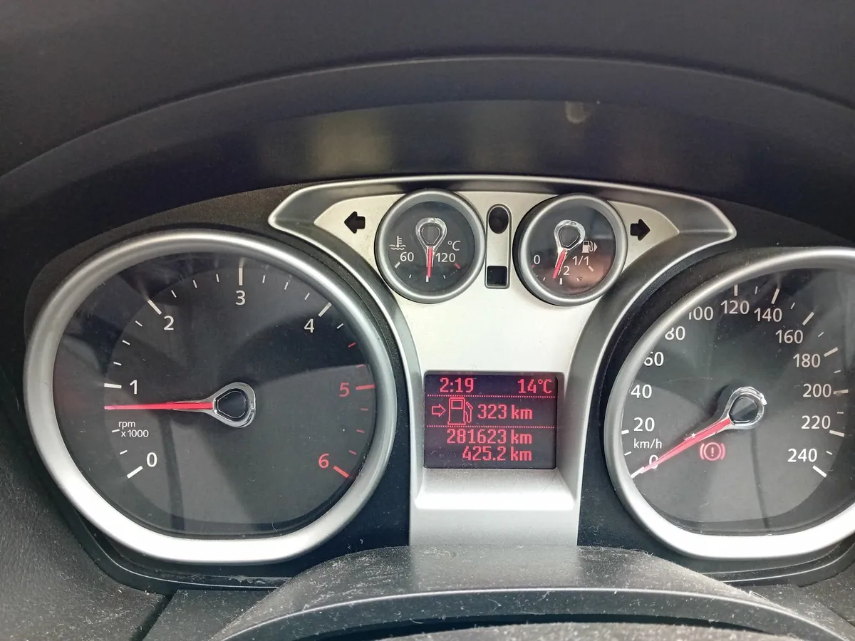 Ford Focus 2012 - Image 2