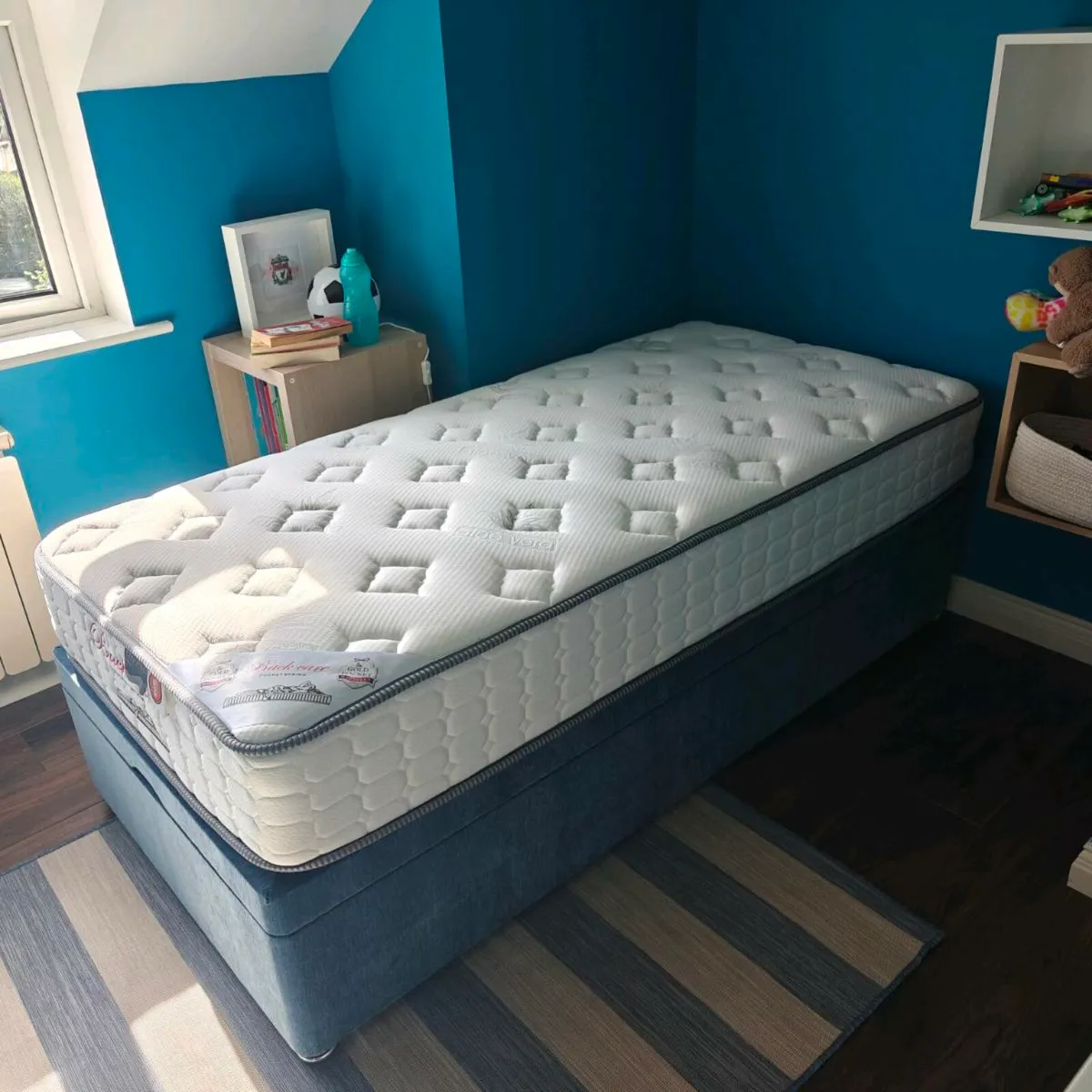 Single bed - Image 1