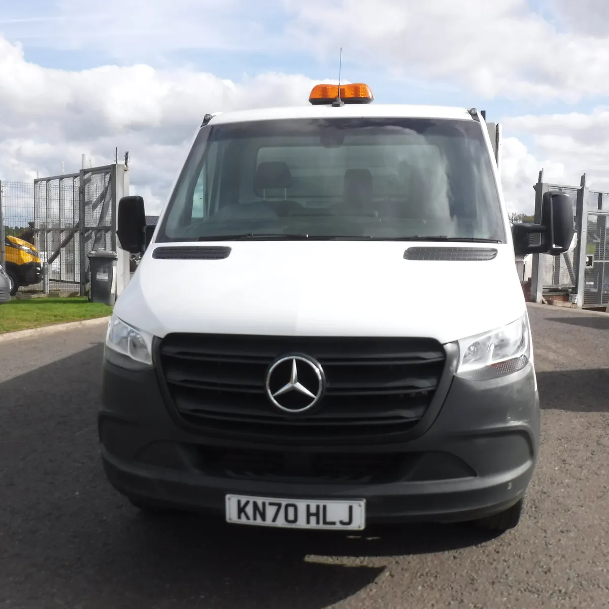 Mercedes Sprinter314 Tipper2020 with storage box . - Image 3