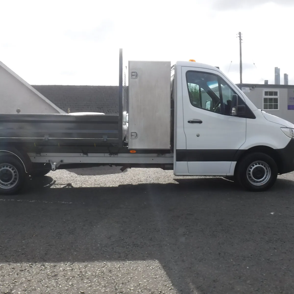 Mercedes Sprinter314 Tipper2020 with storage box . - Image 4