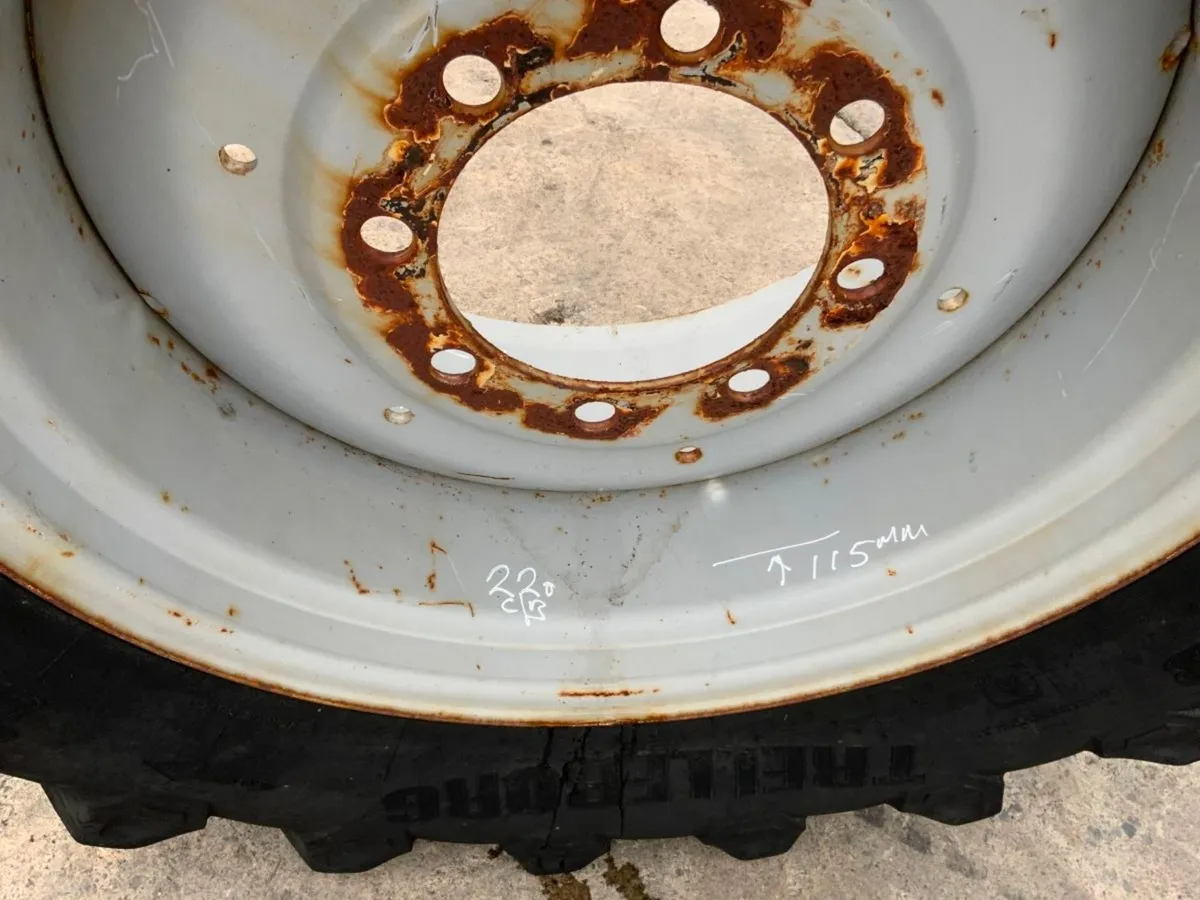 TRELLEBORG 540/65/28 RIM AND TYRE. - Image 2