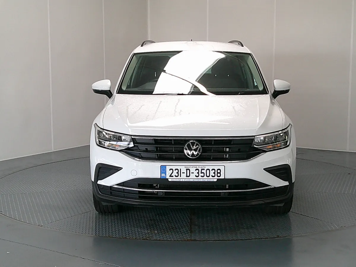 Volkswagen Tiguan 2023 - Image 2