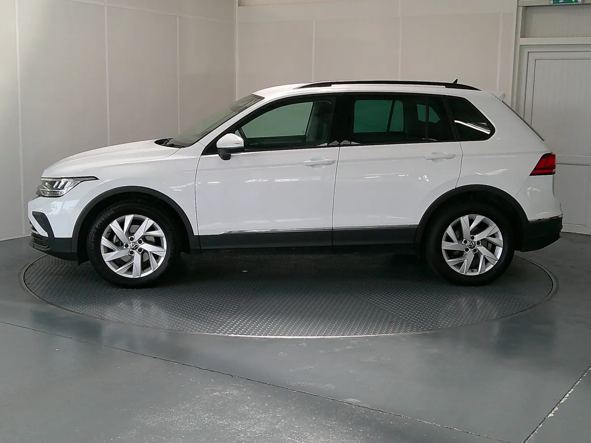 Volkswagen Tiguan 2023 - Image 4