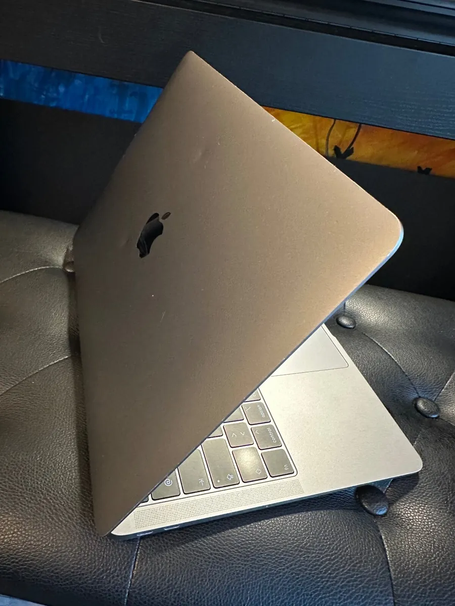 MacBook Air 2019 i5/16GB/256SSD/375c for sale in Co. Cork for €290 