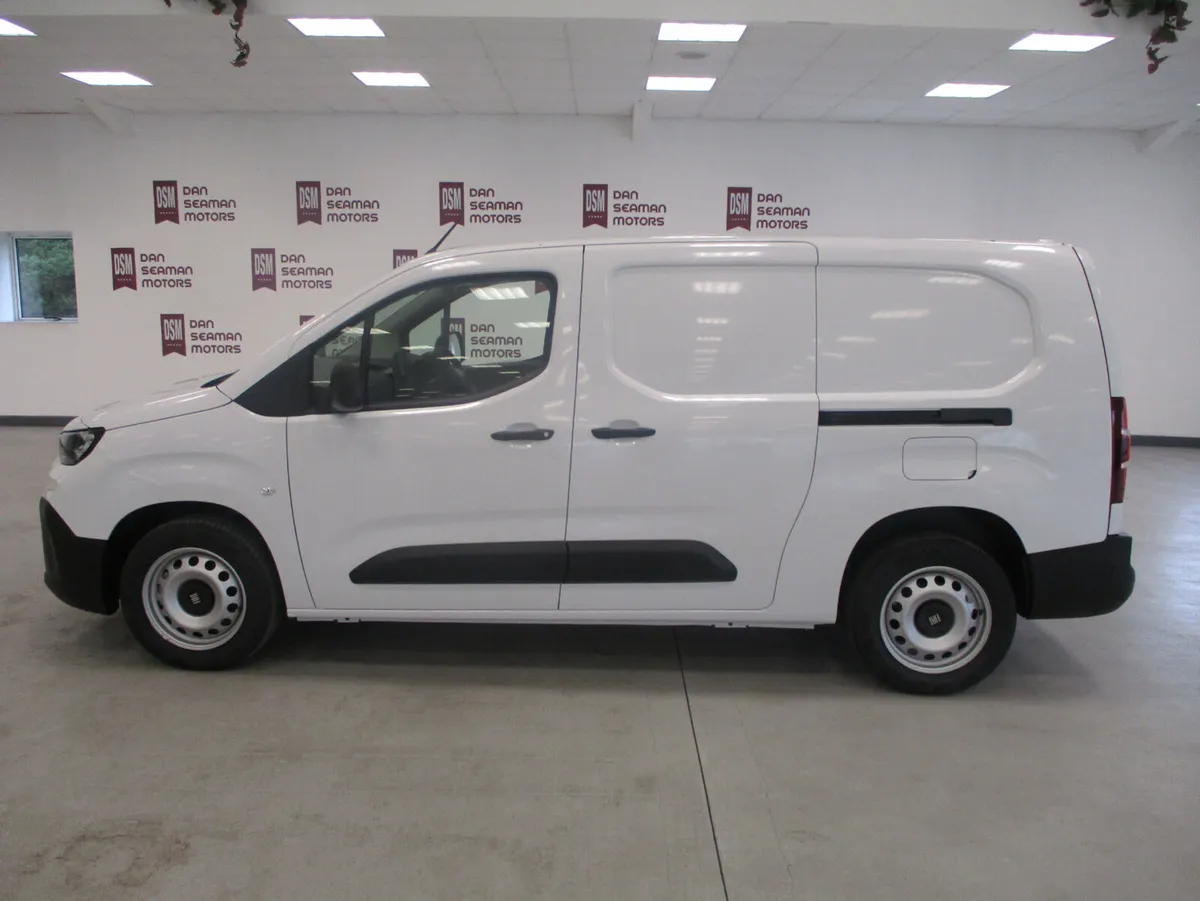 NEW 252 OFFERS 4.9% HP & 5 YR WARRANTY - Image 1