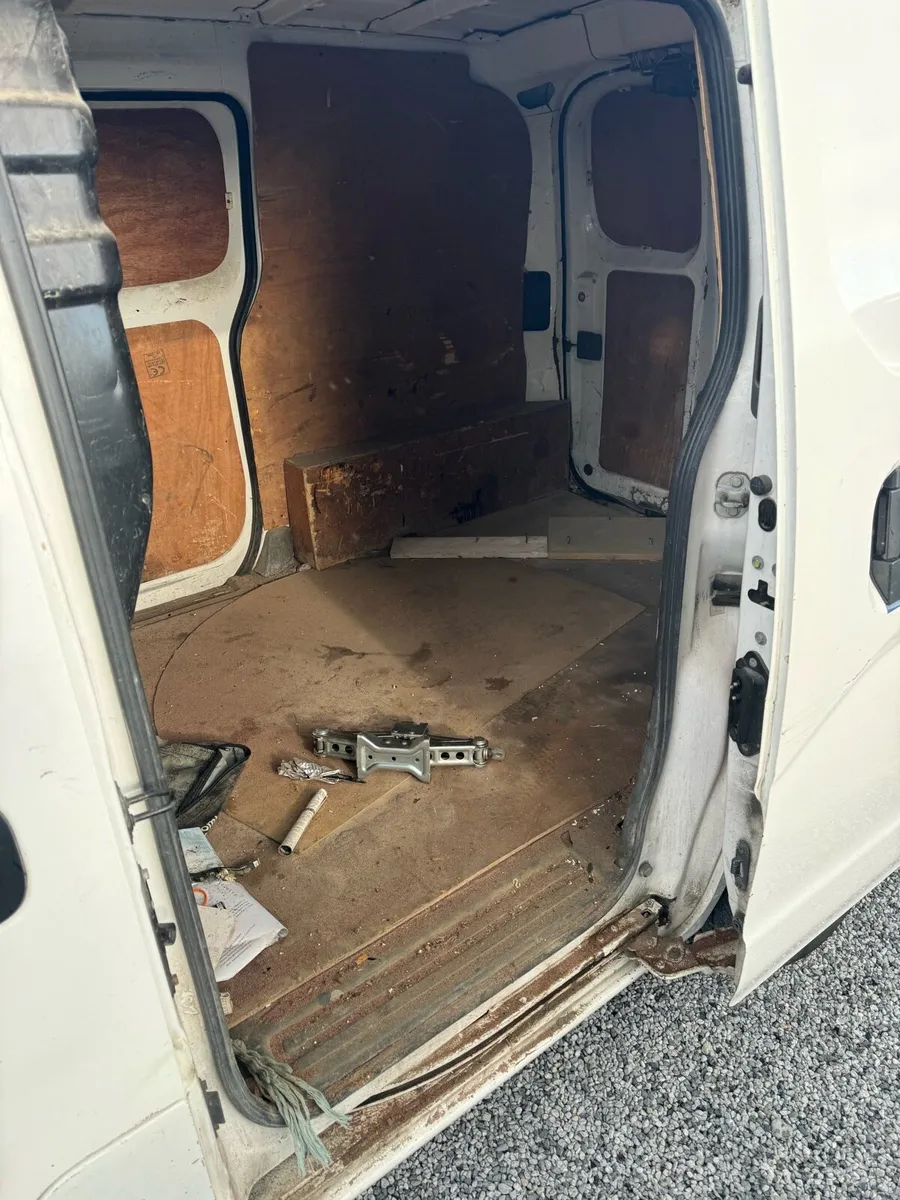 Nissan NV 200 2015 new doe 12 25 - Image 4