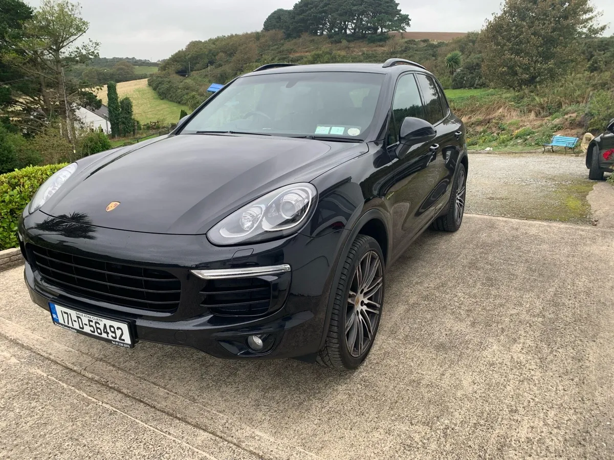 2017 Porsche Cayenne Hybrid     “”Low Milage”” - Image 2