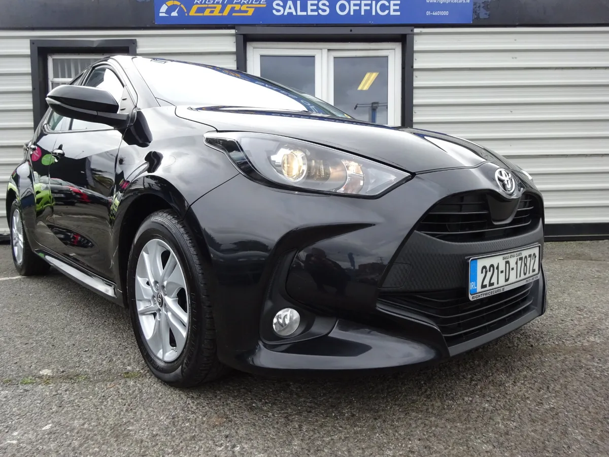 TOYOTA YARIS 1.0 PETROL 5 DOOR LUNA LIKE NEW - Image 1