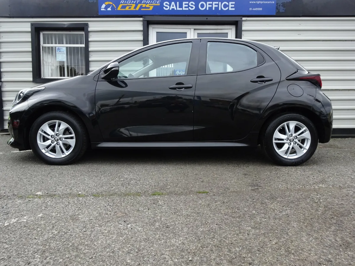 TOYOTA YARIS 1.0 PETROL 5 DOOR LUNA LIKE NEW - Image 4