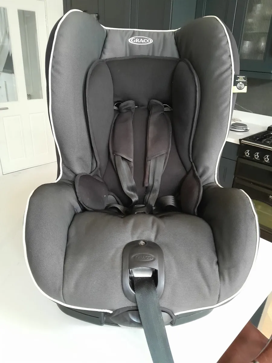 Baby car seat stage 2 - Image 1