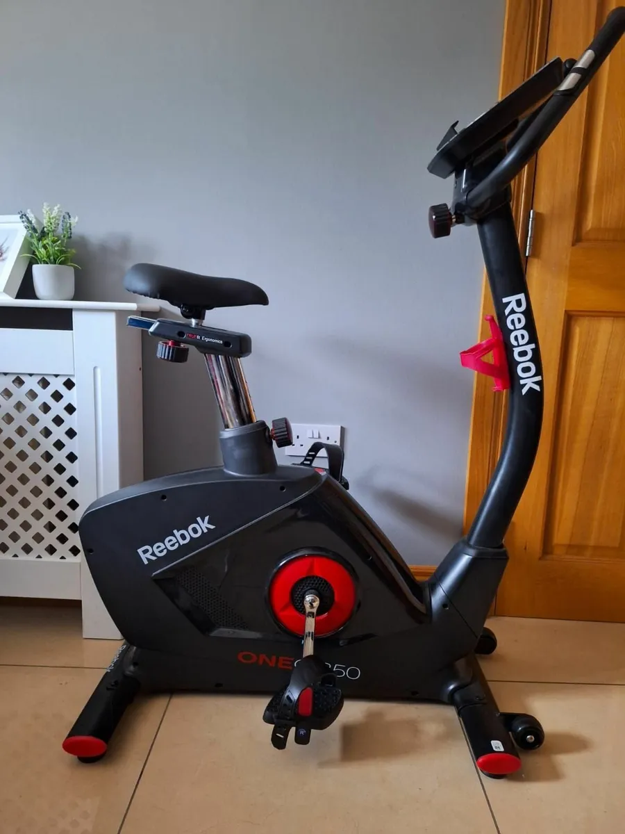 Reebok One GB50 exercise bike - Image 1