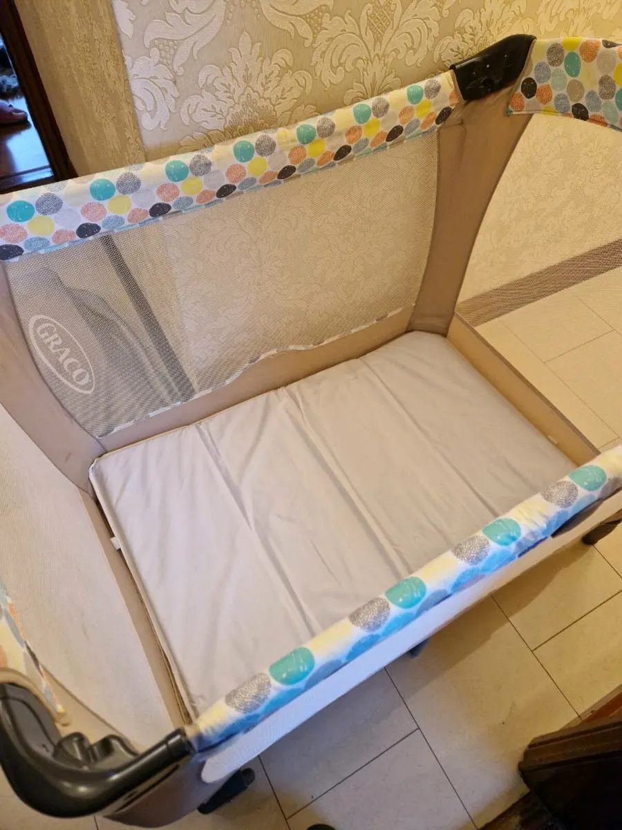 Graco contour electra travel cot - Image 1