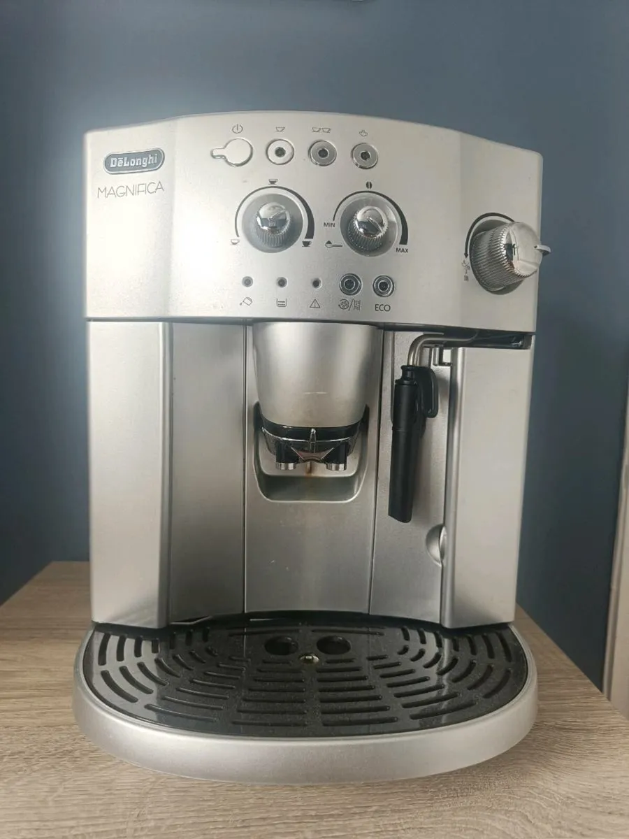 DeLonghi MAGNIFICA Coffee Machine