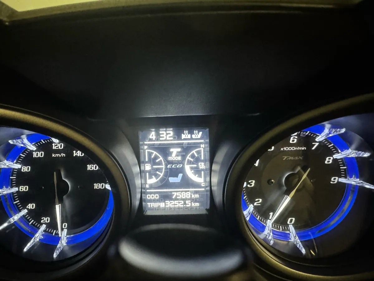 2022 YAMAHA T-MAX 560 TECHMAX - Image 3