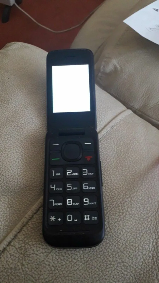 Brand new phones unlocked to all networks for sale in Co. Clare for €80