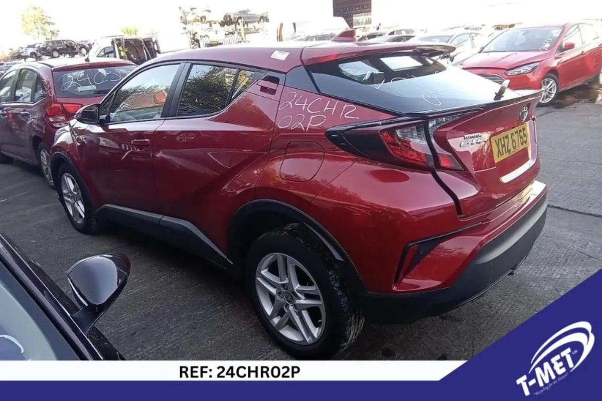 2020 TOYOTA CHR BREAKING FOR PARTS - Image 4
