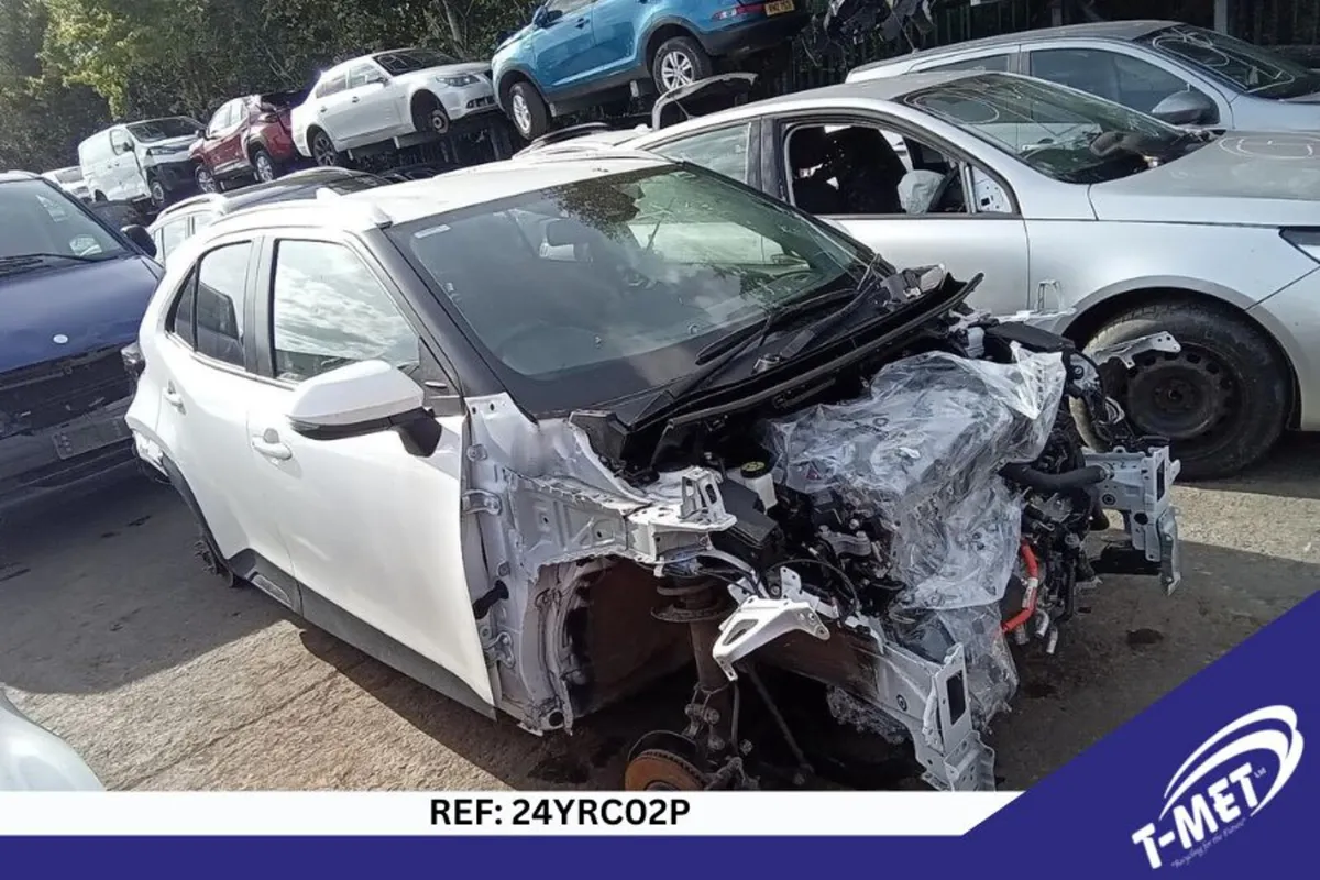 2022 TOYOTA YARIS BREAKING FOR PARTS - Image 3