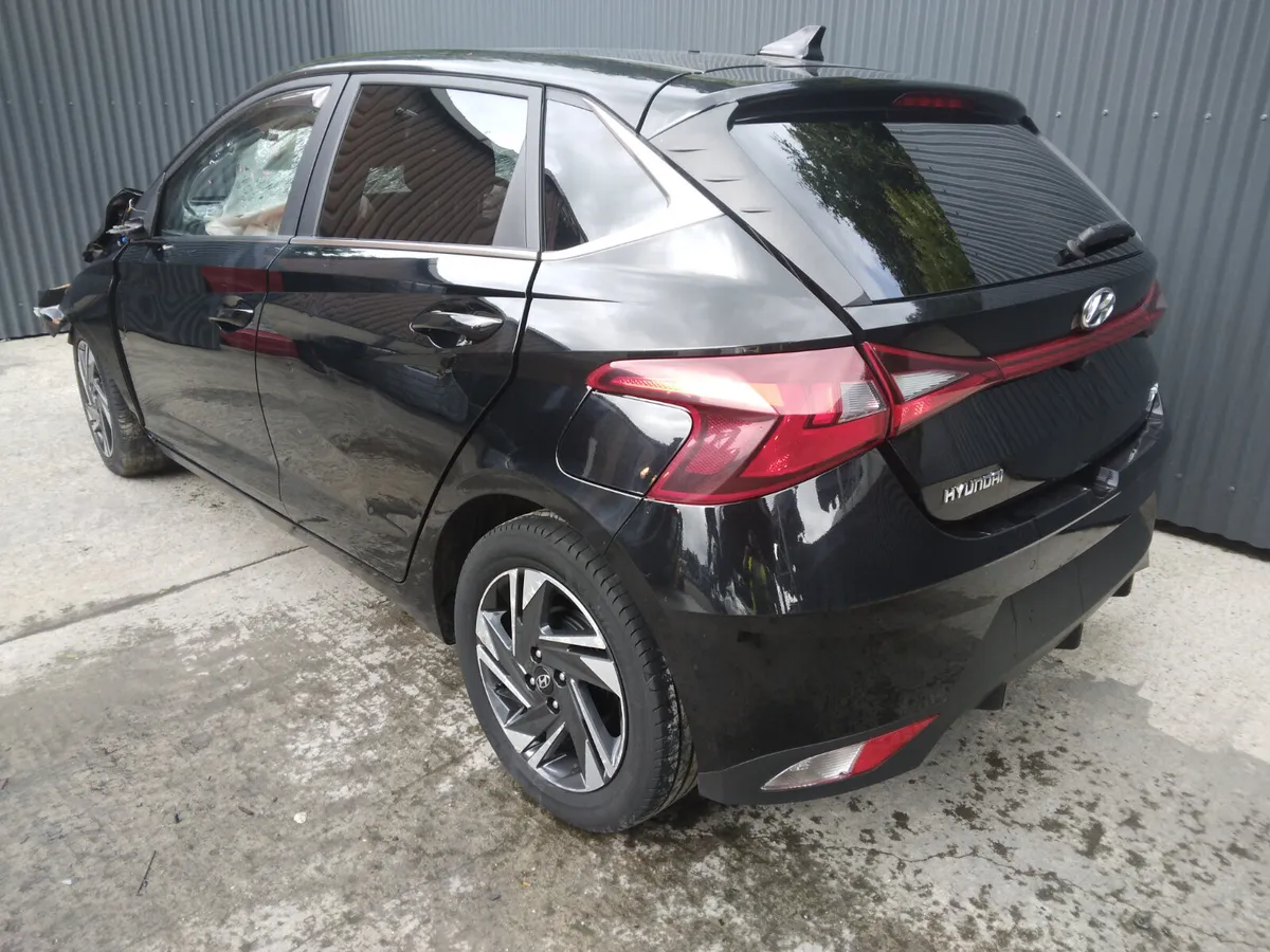 2021 Hyundai i20 1.1 Pet Breaking/Dismantling - Image 2