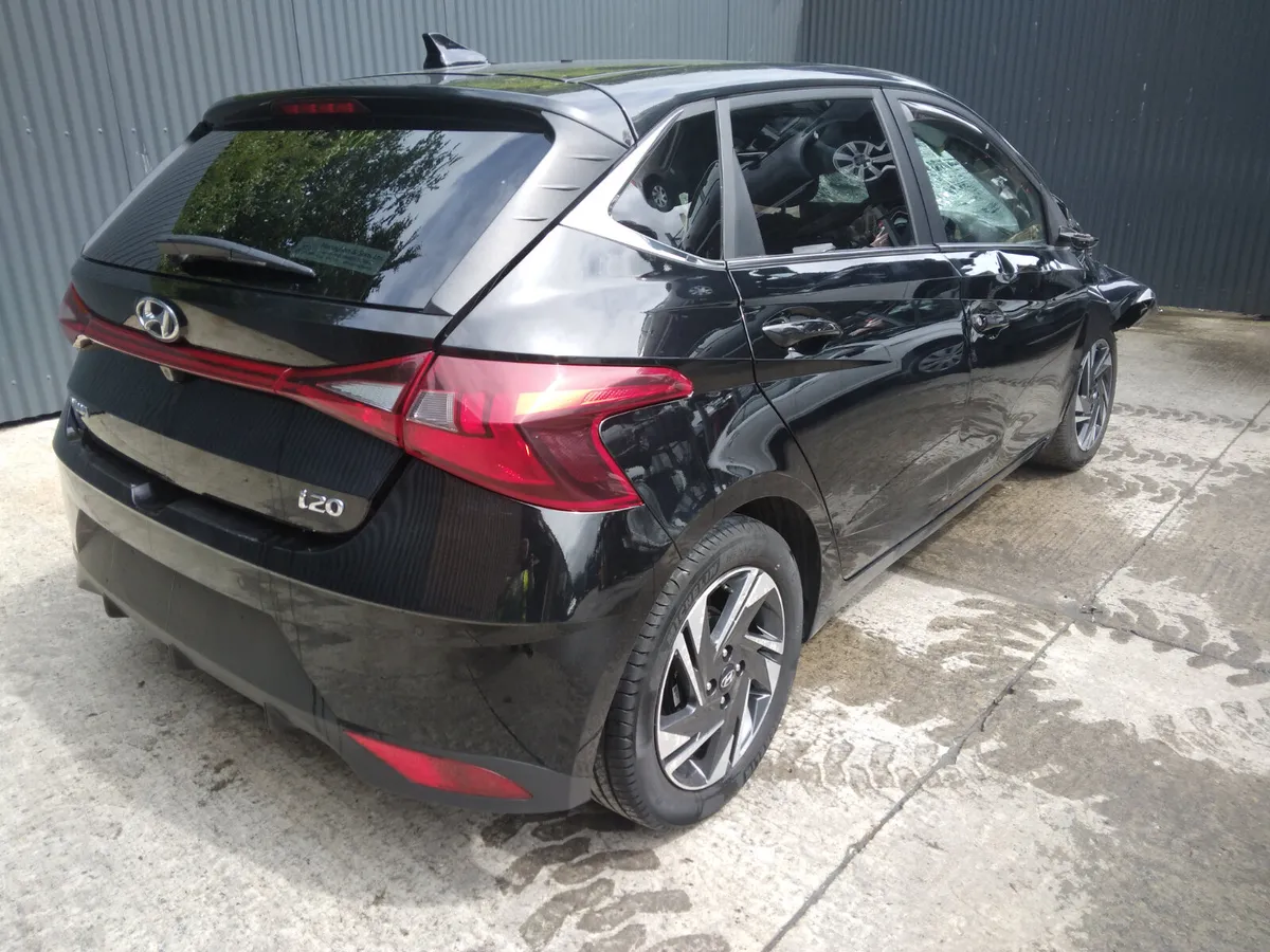 2021 Hyundai i20 1.1 Pet Breaking/Dismantling - Image 3