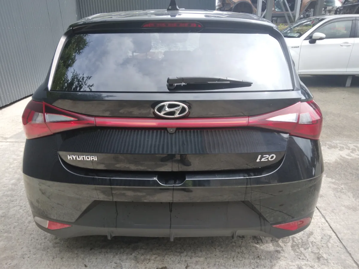 2021 Hyundai i20 1.1 Pet Breaking/Dismantling - Image 4