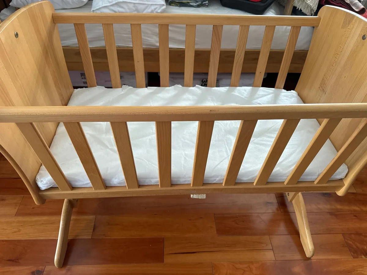 Baby elegance Wooden rocking crib with mattress - Image 2