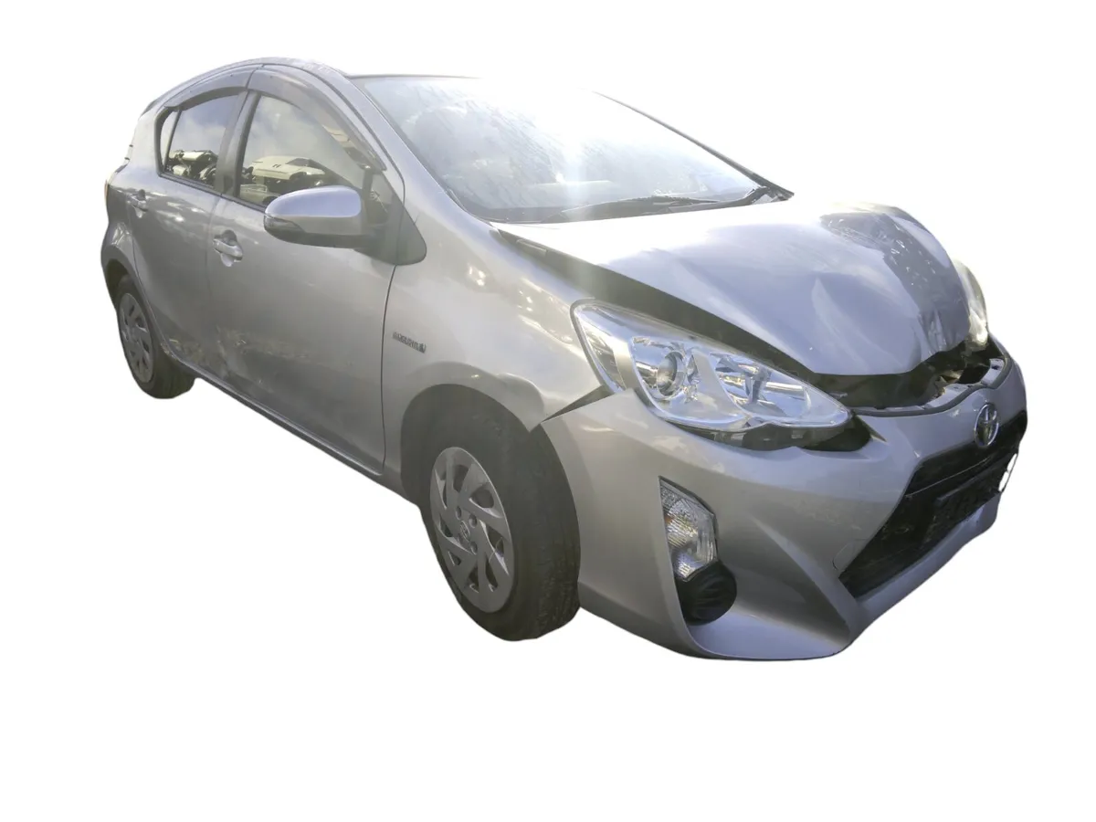 2016 TOYOTA AQUA For Breaking/Dismantling - Image 1