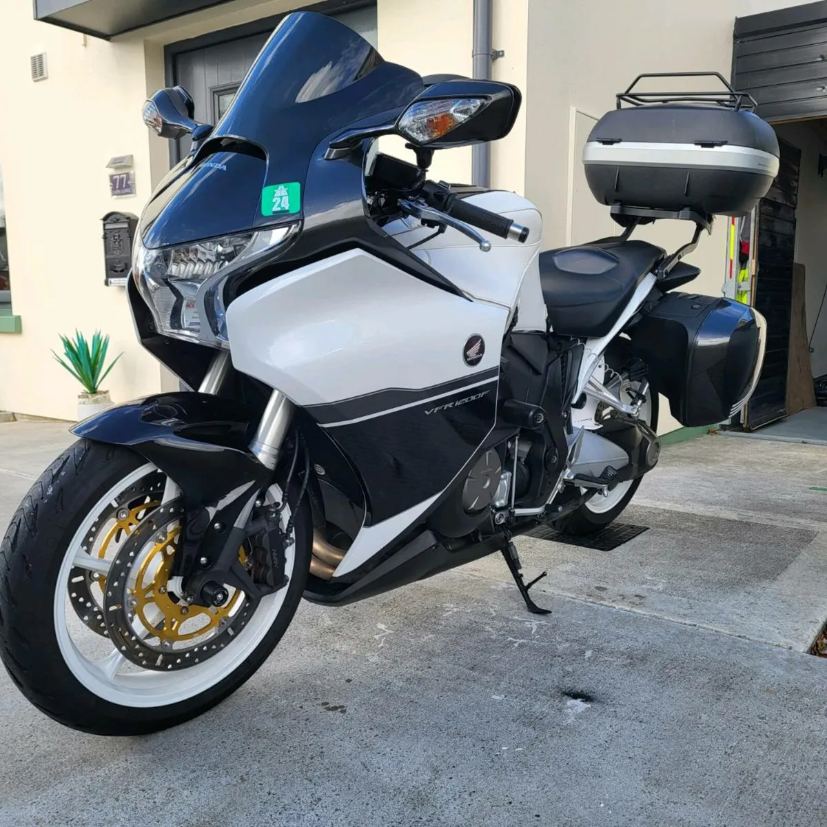 Honda VFR 1200F - Image 1