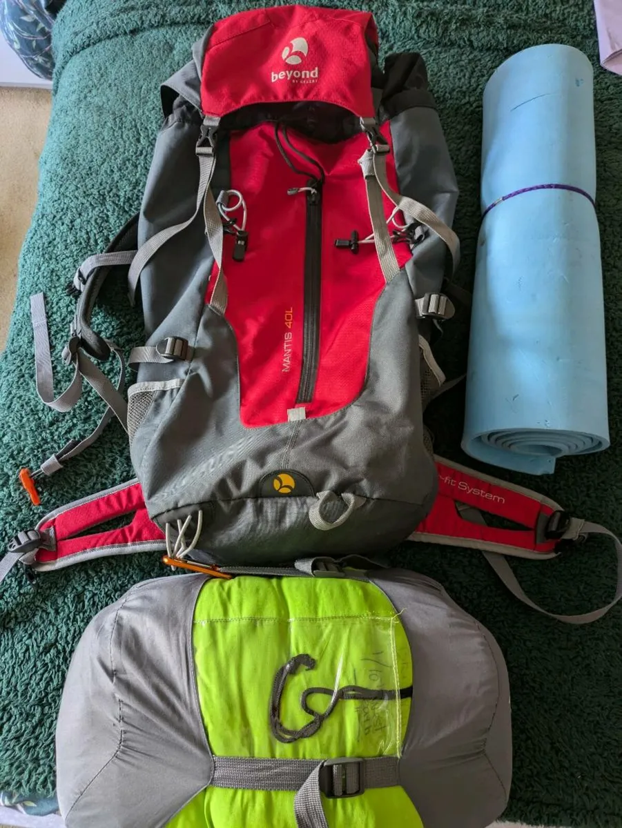 Camping backpack and sleeping bag - Image 1