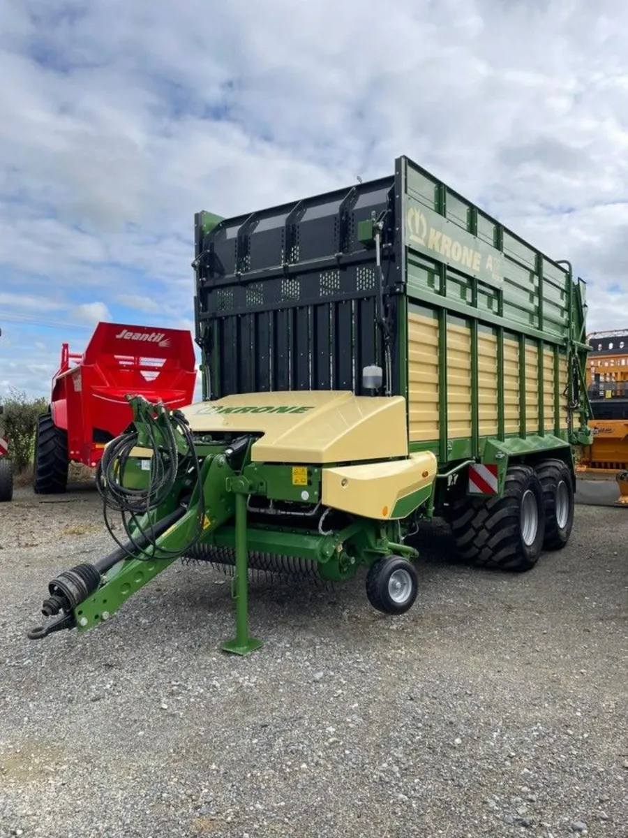 Krone AX 310 Silage Wagon - Image 1