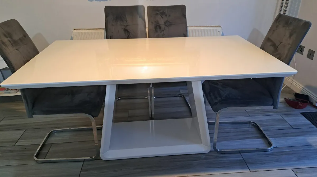 Dining table and 4 chairs - Image 3