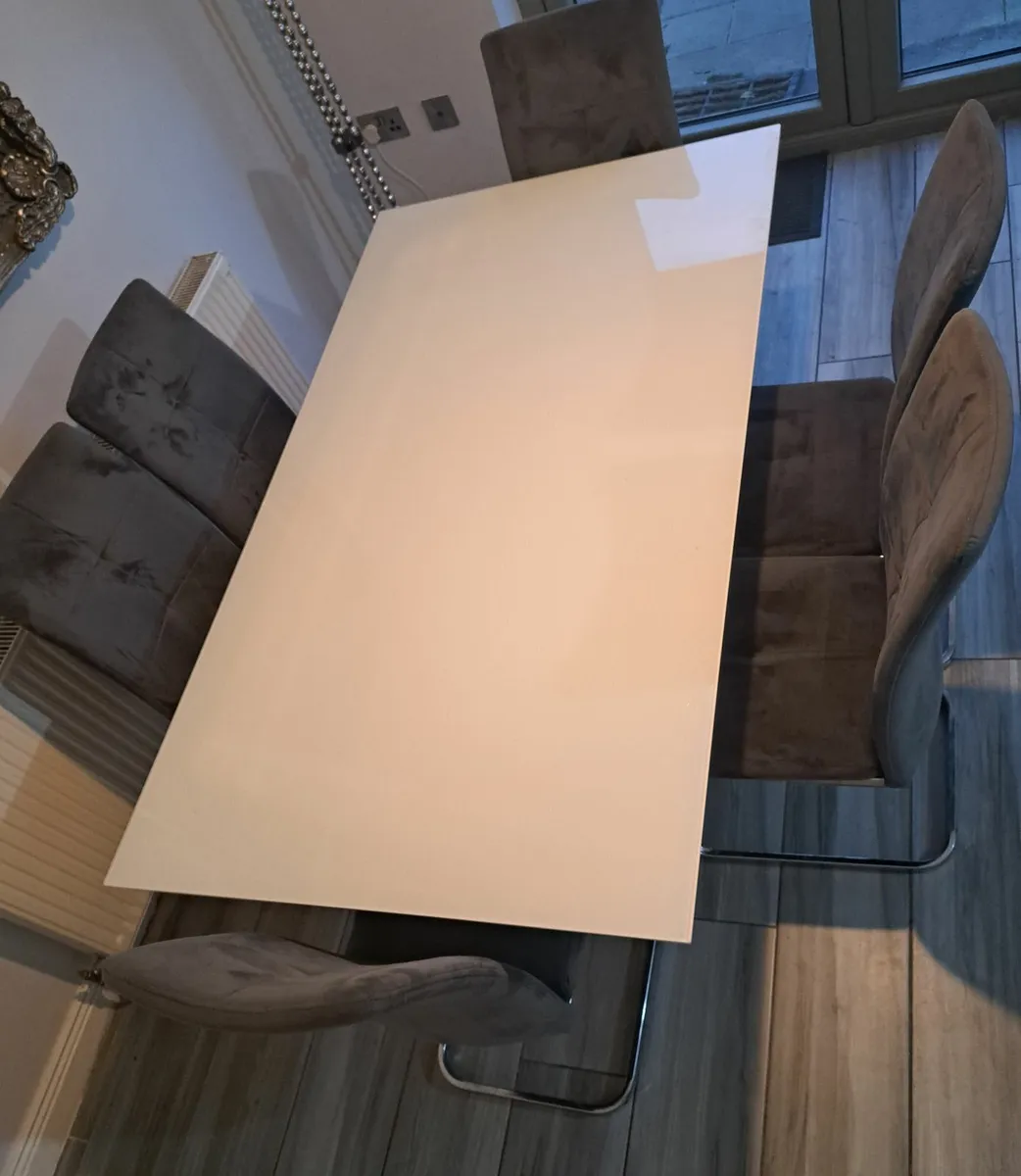 Dining table and 4 chairs - Image 1