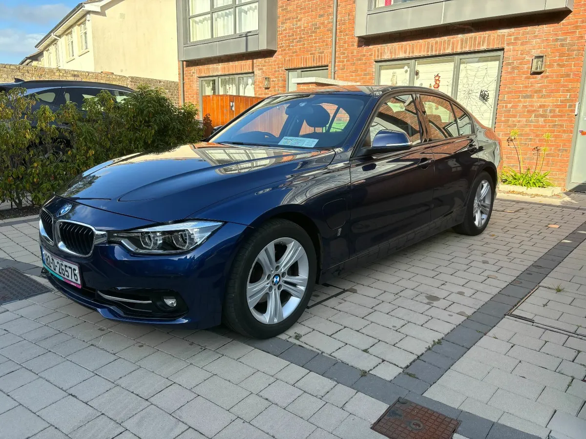 BMW 3-Series 2018 - Image 2