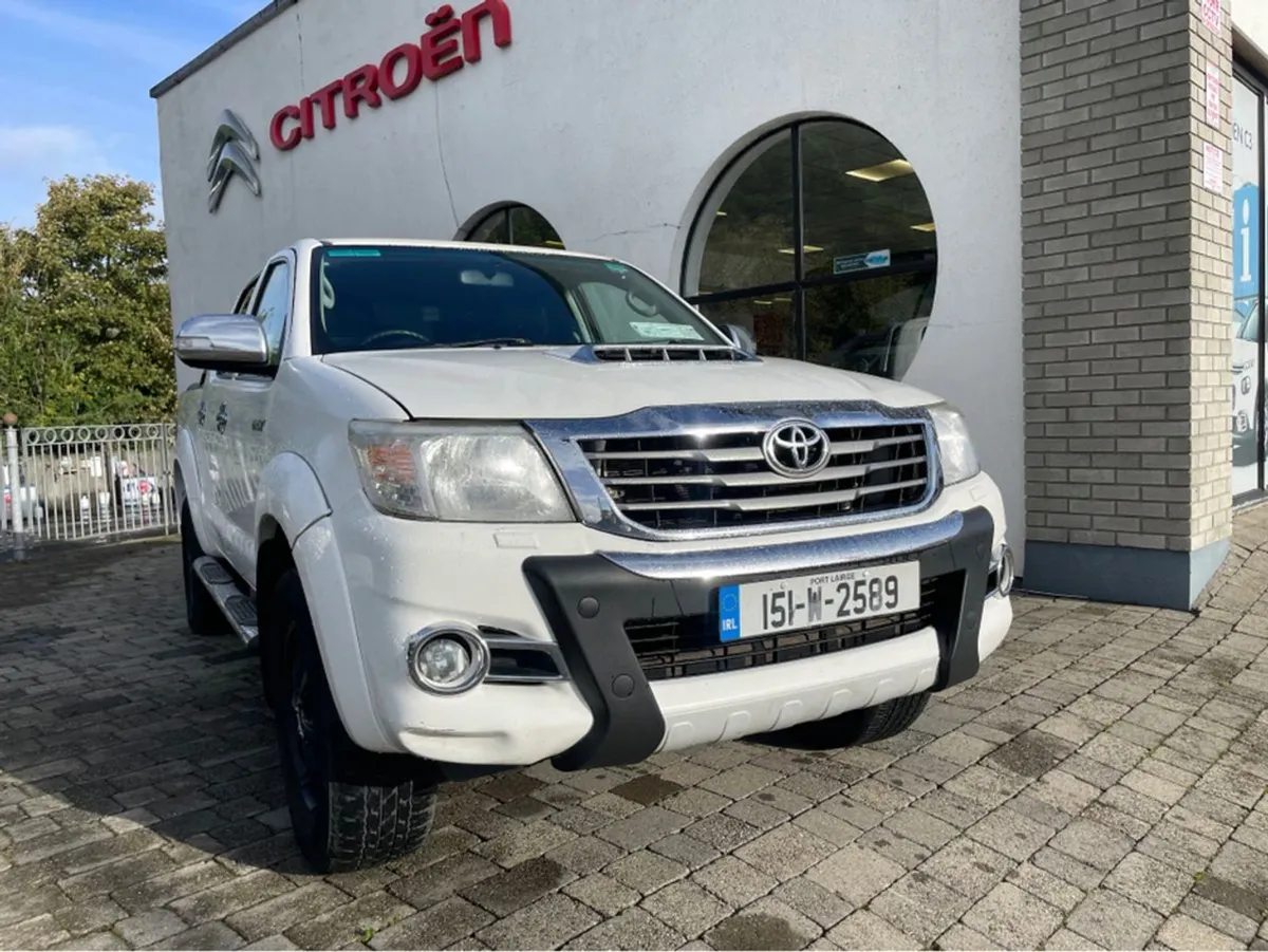 Toyota HiLux D-4d Invincible 4DR Auto 2.4d4d Acti - Image 3