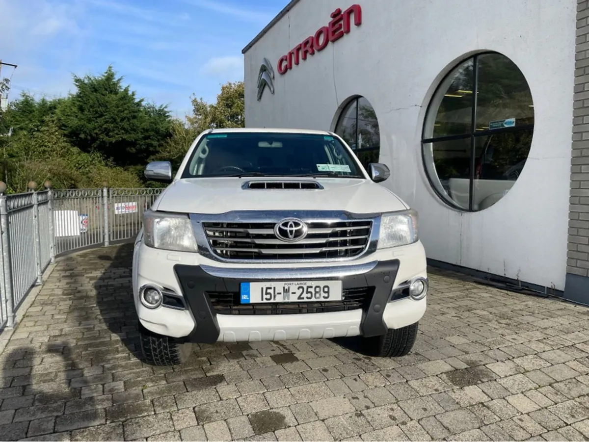 Toyota HiLux D-4d Invincible 4DR Auto 2.4d4d Acti - Image 4