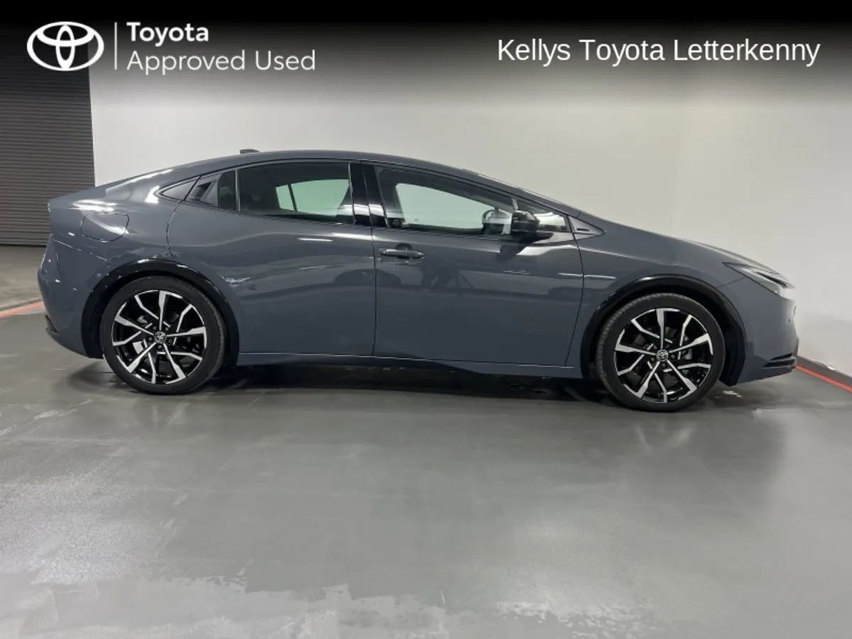 Toyota Prius Prius Plug-in Hybrid  103 - Image 3