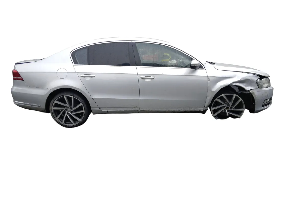 2011 VOLKSWAGEN PASSAT For Breaking/Dismantling - Image 2