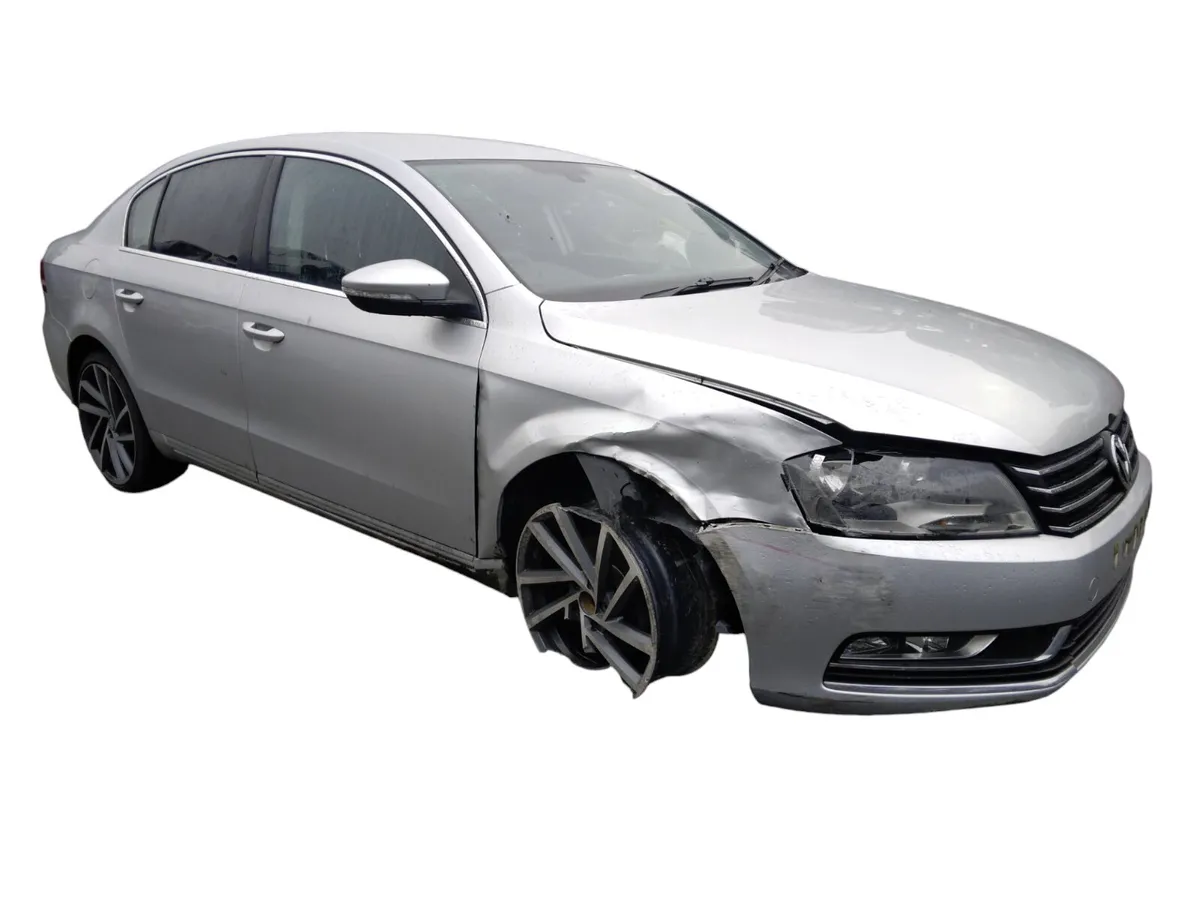 2011 VOLKSWAGEN PASSAT For Breaking/Dismantling - Image 1