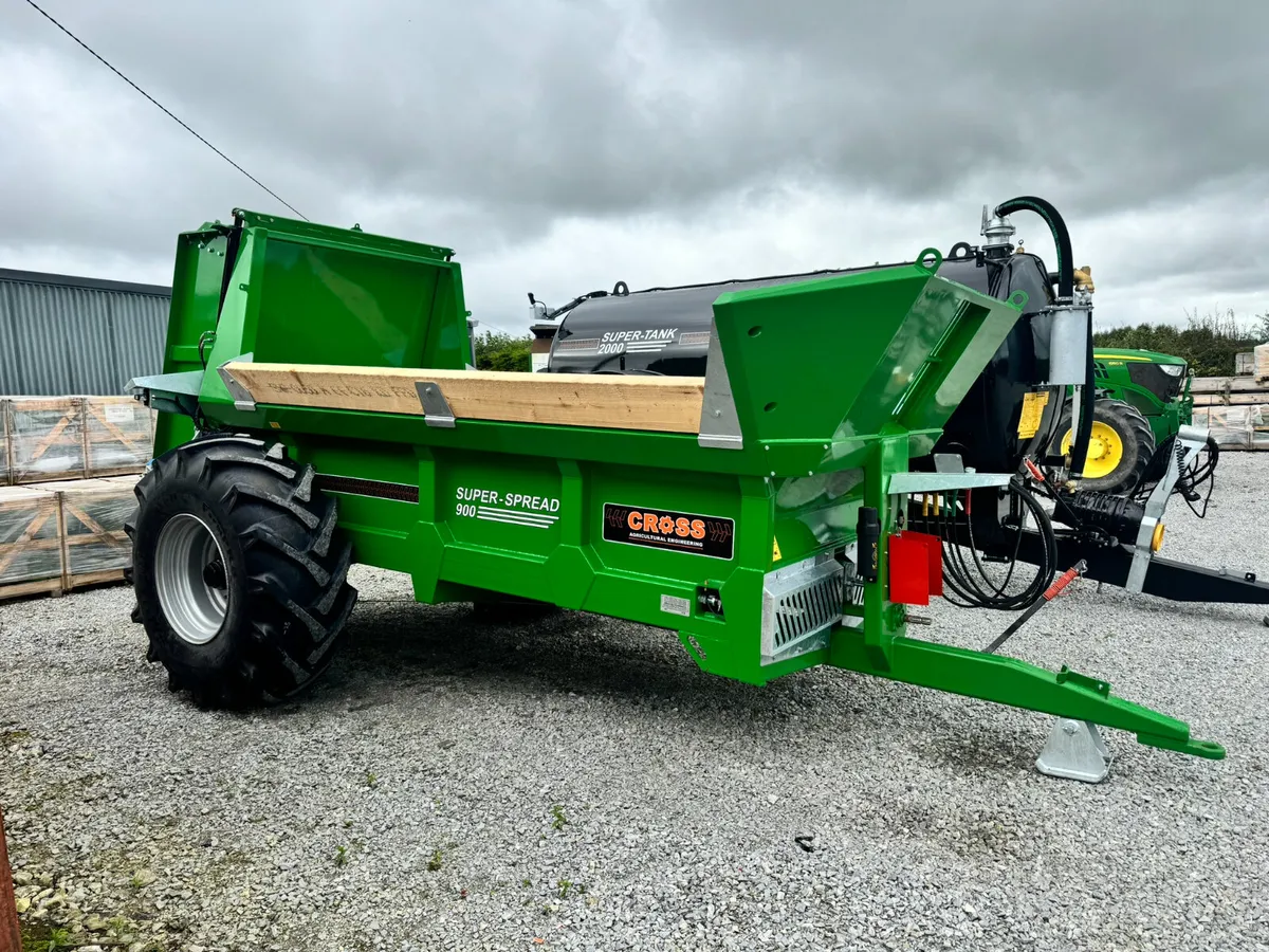 Cross 900 Rear Discharge Muck Spreader - Image 1