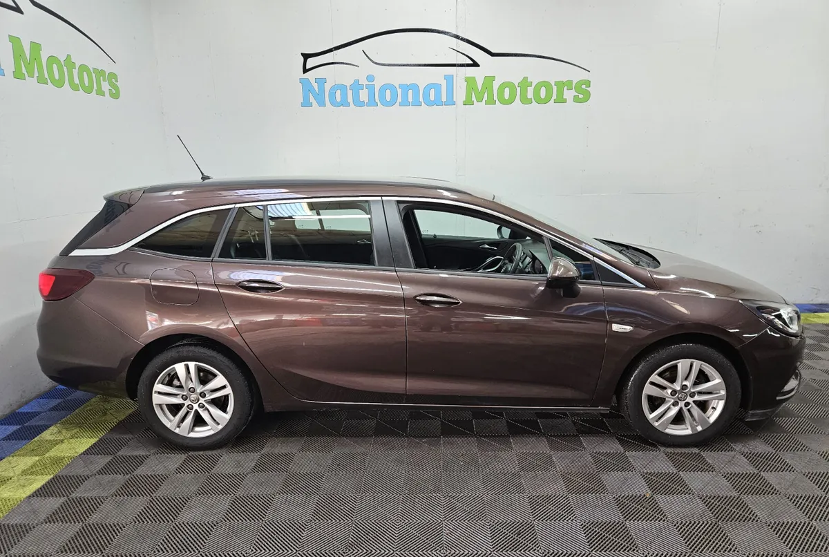 2017 Vauxhall Astra Design 1.6 CDTi Estate - Image 3