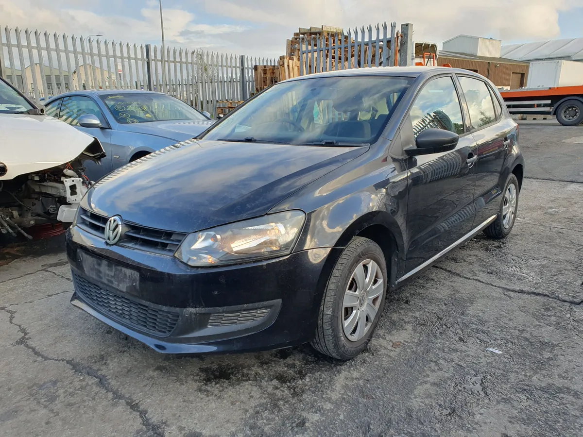 10 VOLKSWAGEN POLO  1.2 P (CGP) FOR BREAKING - Image 1