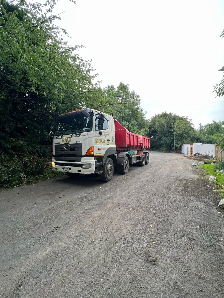 Hino 700 Hookloader - Image 1