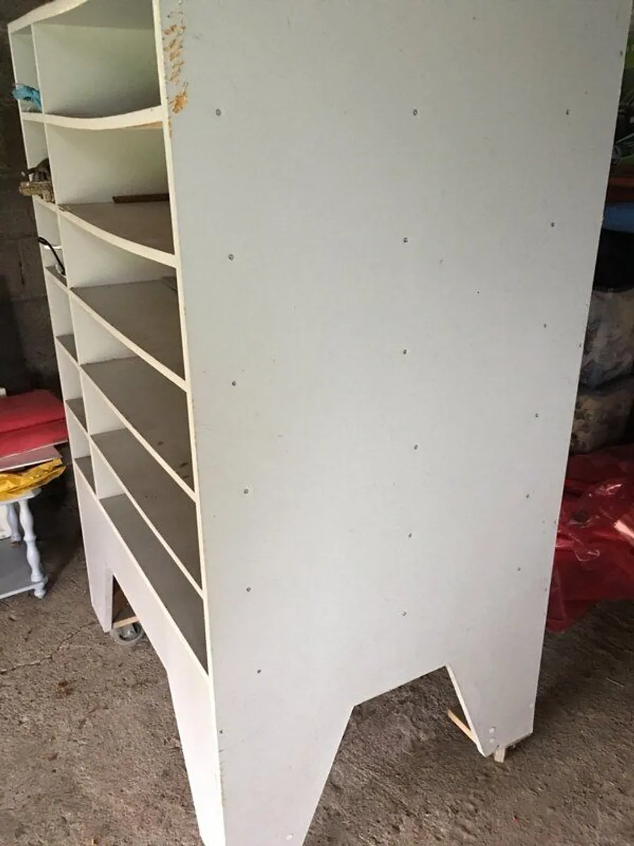 Mobile shelving unit