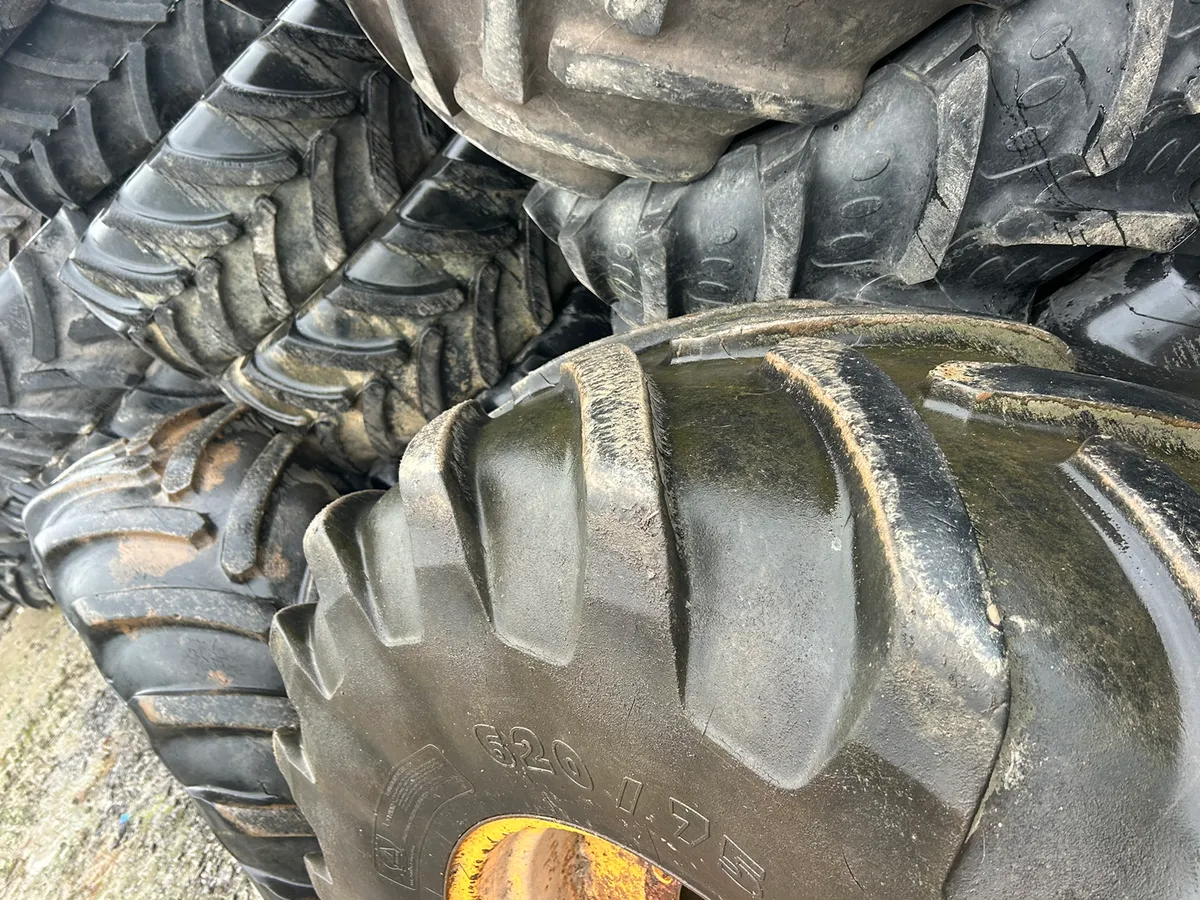 620/75/26 Michelins 60% 10 stud - Image 3