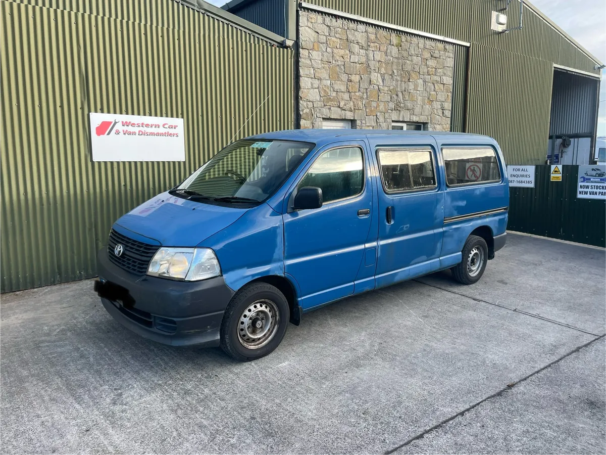 2008 Toyota hiace 2.5 d4d bus for dismantling