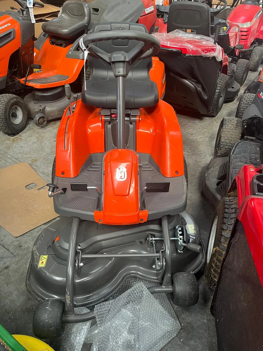 Husqvarna Front deck rider lawnmower